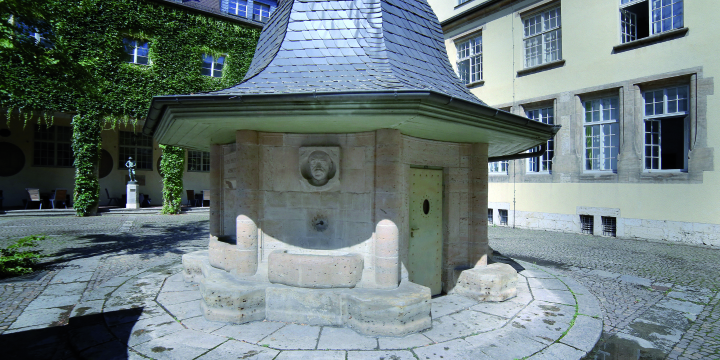 Brunnen im Hof der Universität. Foto: Frank Müller