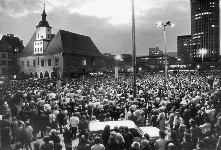 Kundgebung vor dem Rathaus am 26.10.1989