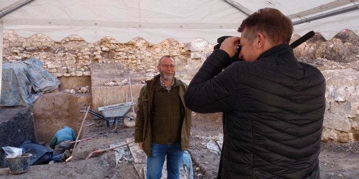 Dr. Tim Schüler (TLDA) und Uwe Germar (Produzent) bei Dreharbeiten in der Saalstraße, Foto: Stadtmuseum Jena, Teresa Thieme