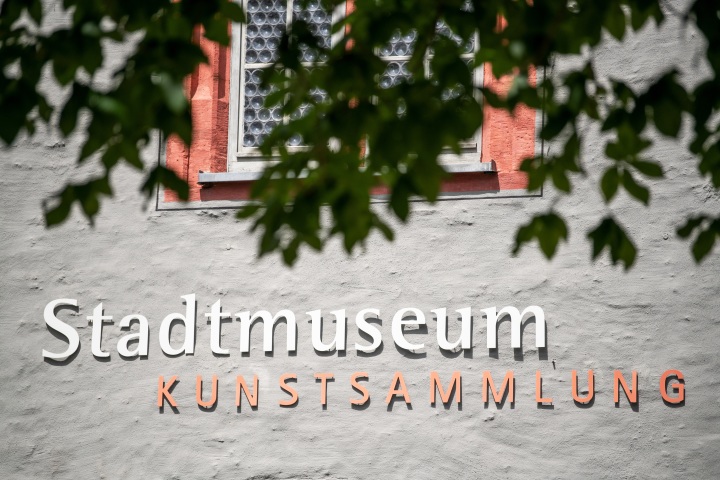 Stadtmuseum Fassade mit Schriftzug