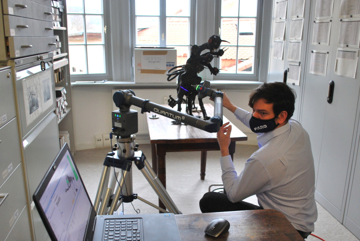 3D-Laser-Scan durch die Firma FARO Technologies des Siebenköpfigen Drachen im Stadtmuseum 