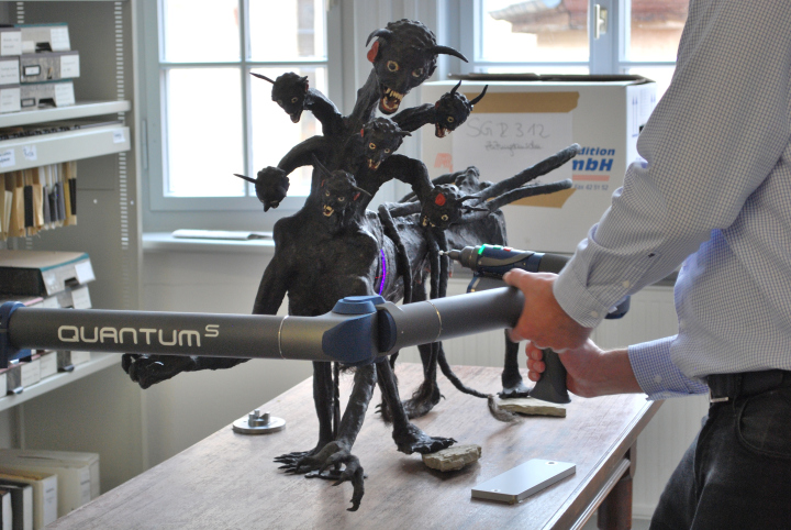 3D-Laser-Scan durch die Firma FARO Technologies des Siebenköpfigen Drachen im Stadtmuseum 