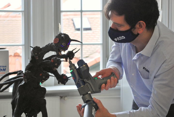 3D-Laser-Scan durch die Firma FARO Technologies des Siebenköpfigen Drachen im Stadtmuseum 